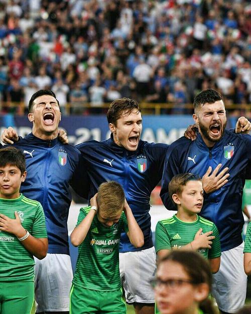 西班牙vs意大利奏国歌的相关图片
